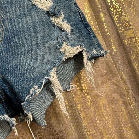 Abercrombie & Fitch Distressed High Rise Curve Love Mom Shorts 6/28 - Picture 4 of 7